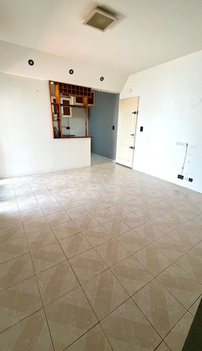 Departamento de 2 ambientes con patio y cochera en Villa Urquiza