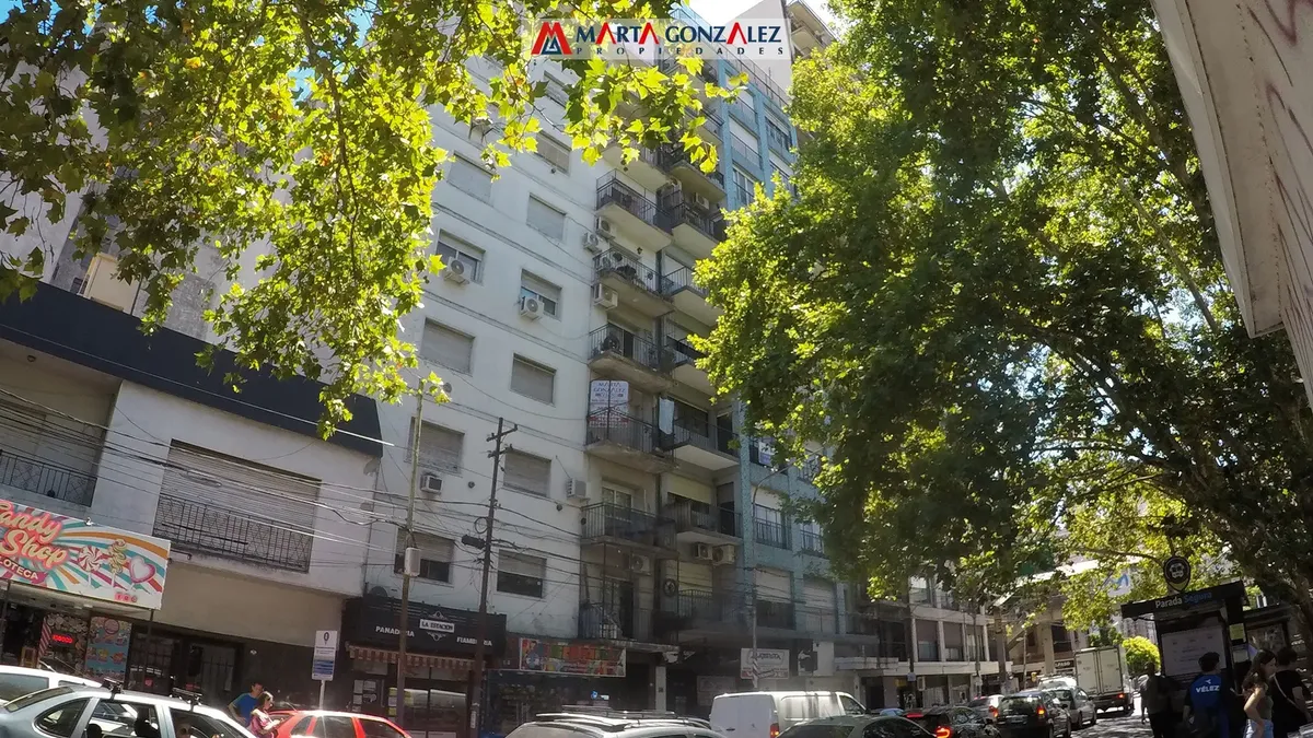 Three-bedroom half-floor apartment in Ramos Mejía