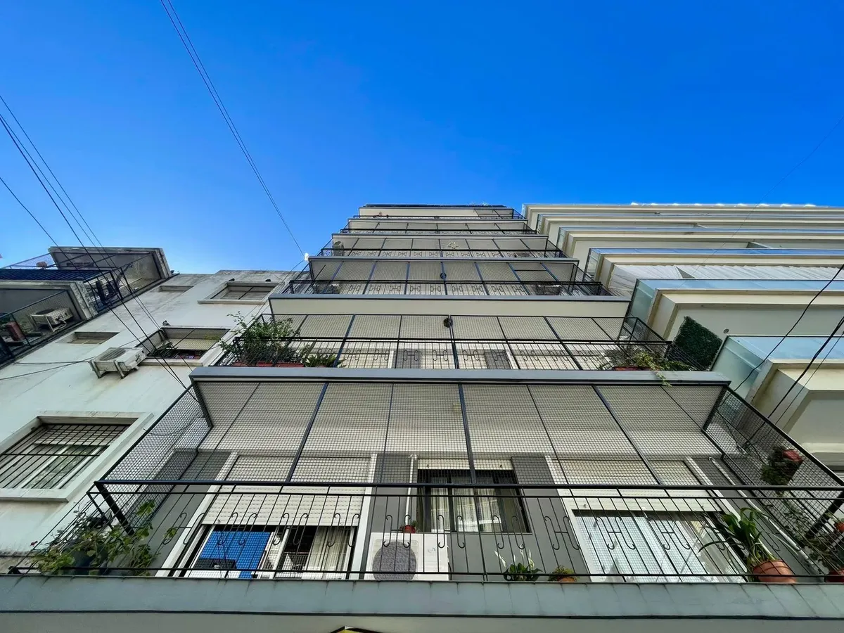 Четырёхкомнатная квартира с зависимостью и (закреплённым) парковочным местом в Villa del Parque