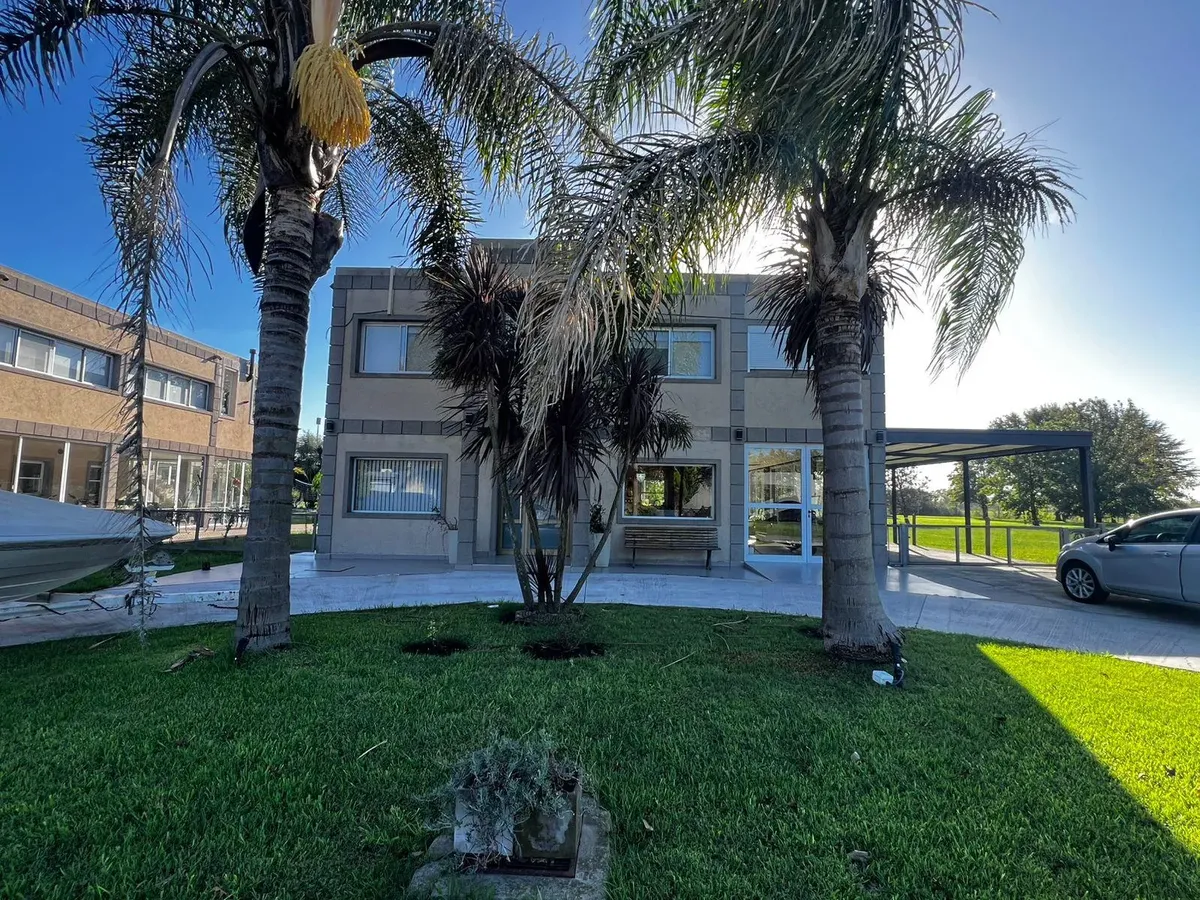 Casa amoblada de 4 dormitorios en Club de Campo Las Perdices, Virrey del Pino