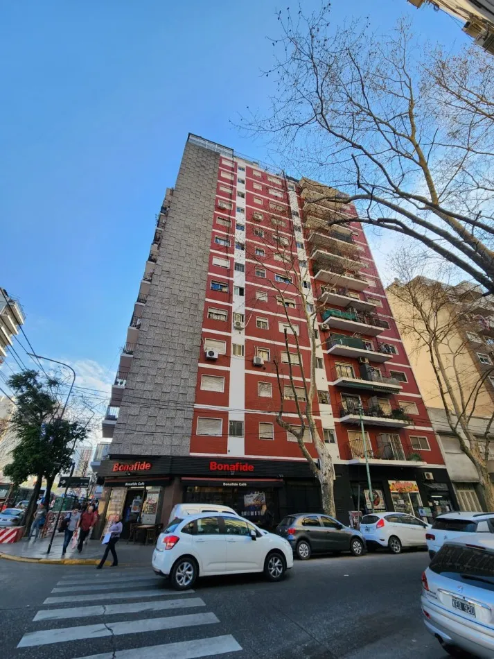 Front-facing one-bedroom apartment with balcony in Caballito