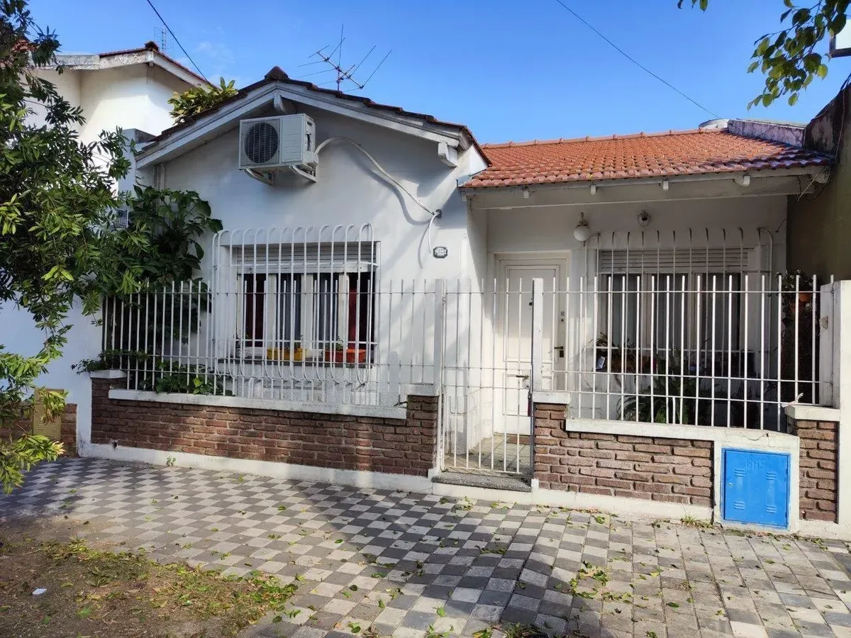 Apartamento térreo de 2 dormitórios em Lanús