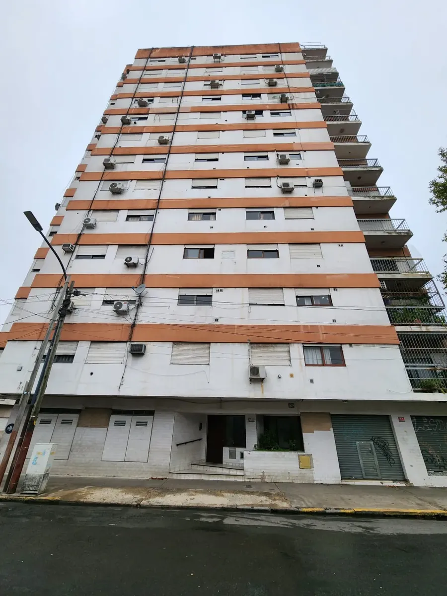 Apartamento de dois ambientes com 1 quarto em Lanús Centro