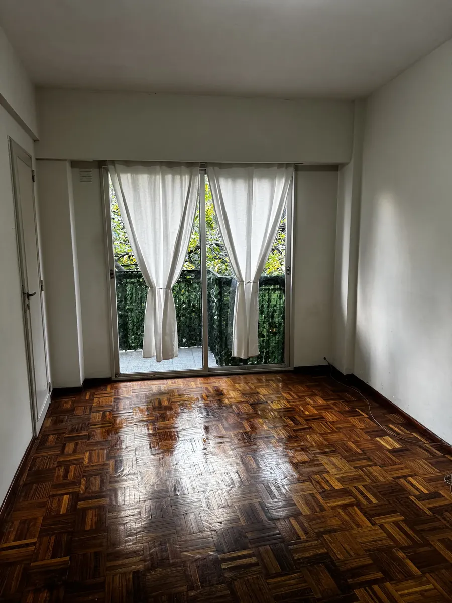 Two-room apartment with street-facing balcony in Núñez