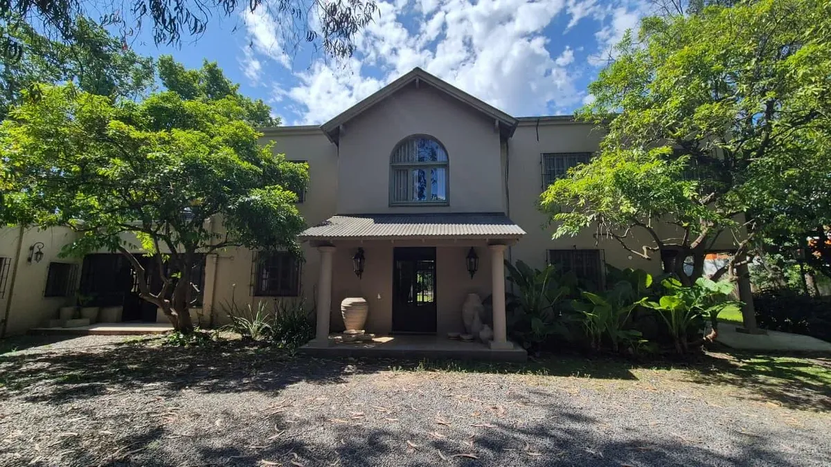 Casa em lote de 3.000 m² em Pacheco, Tigre