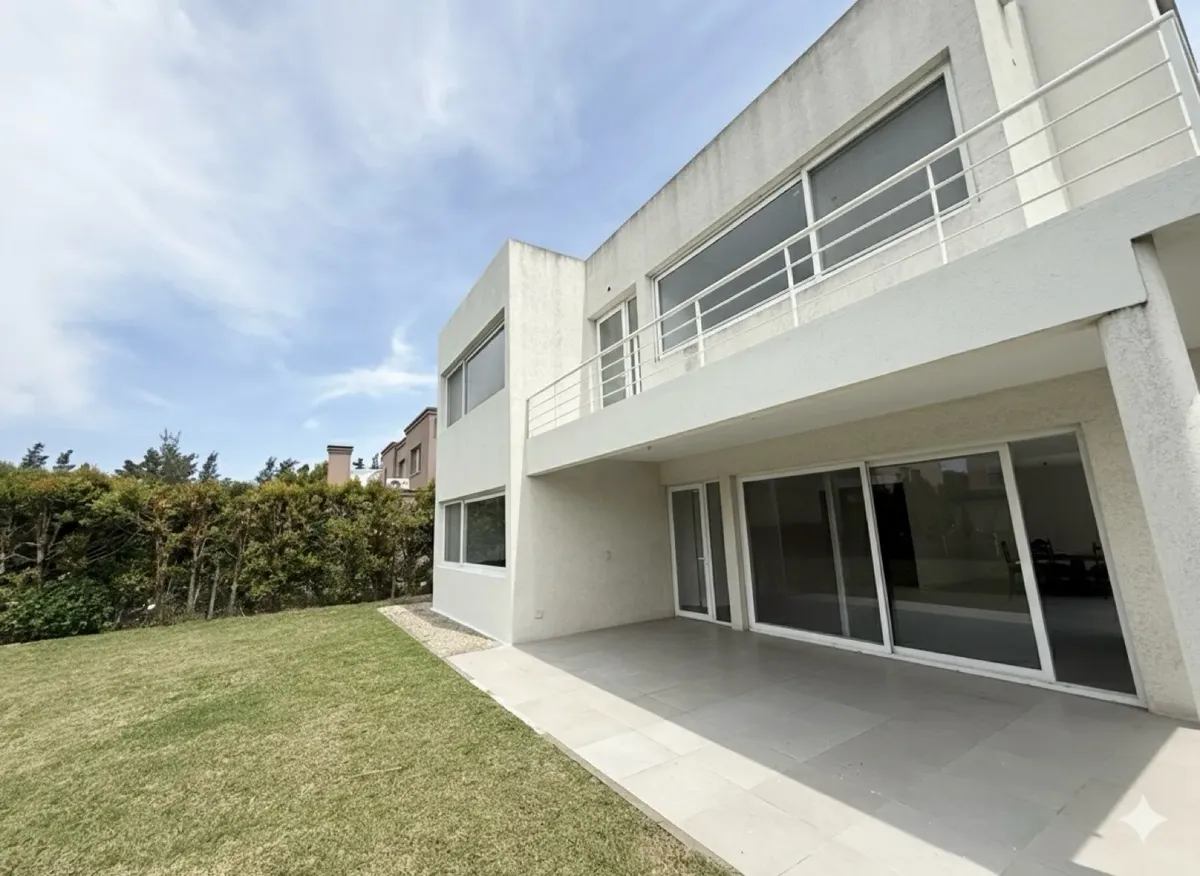 Casa em locação anual com 4 quartos em Tigre (Nordelta, Los Sauces)