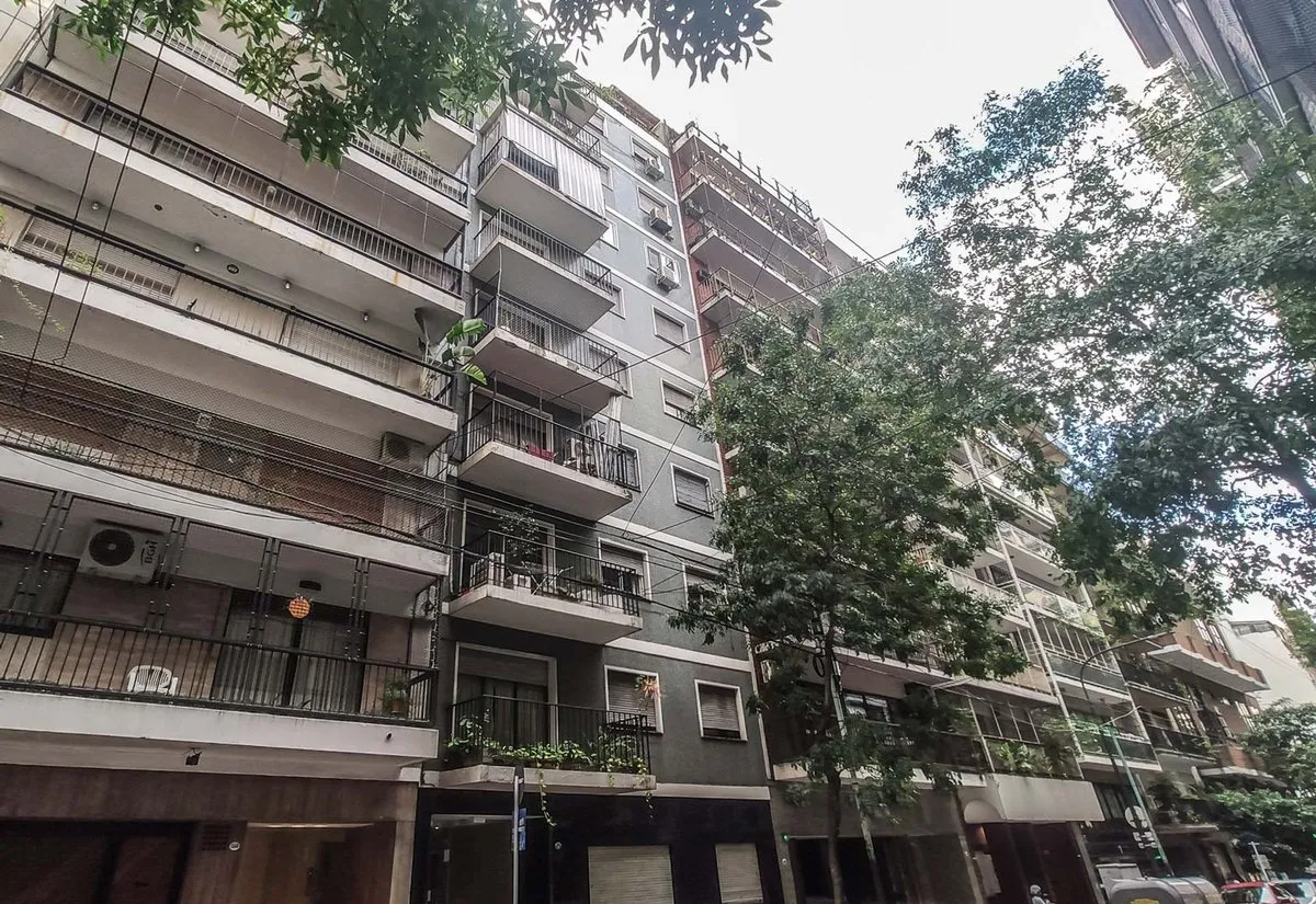 Two-bedroom apartment with balcony in Recoleta