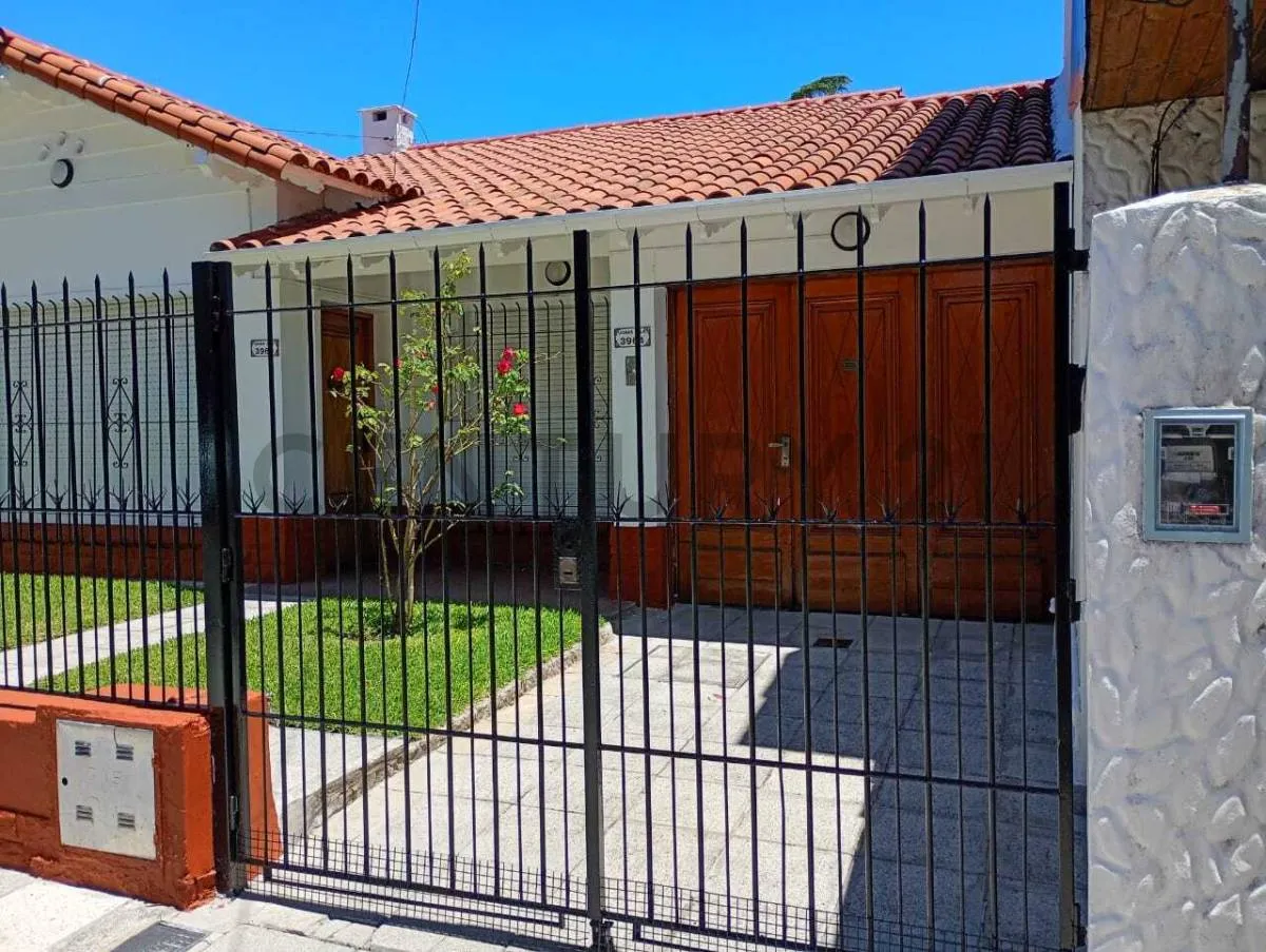 Casa com 2 dormitórios (3 ambientes) em Vicente López com jardim