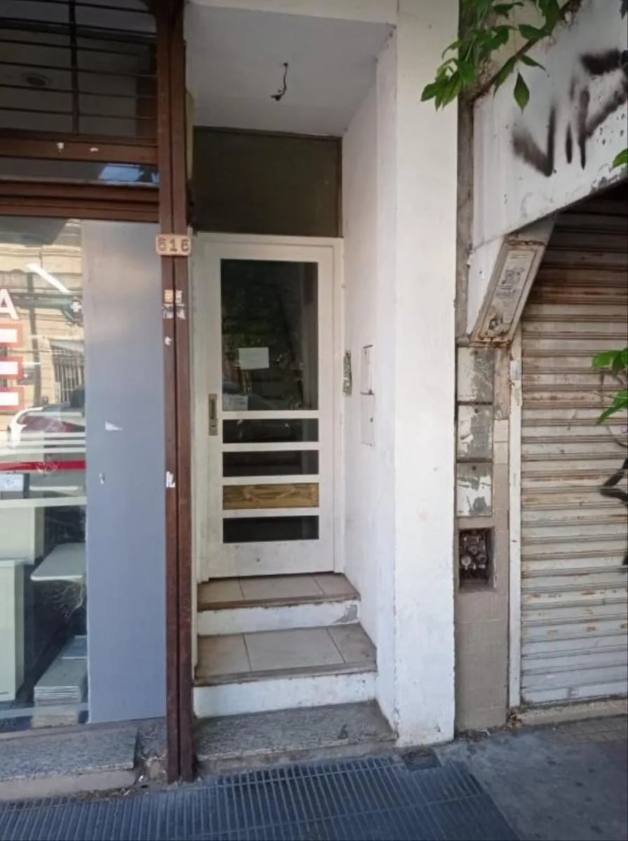 Kitnet com varanda nos fundos em La Plata