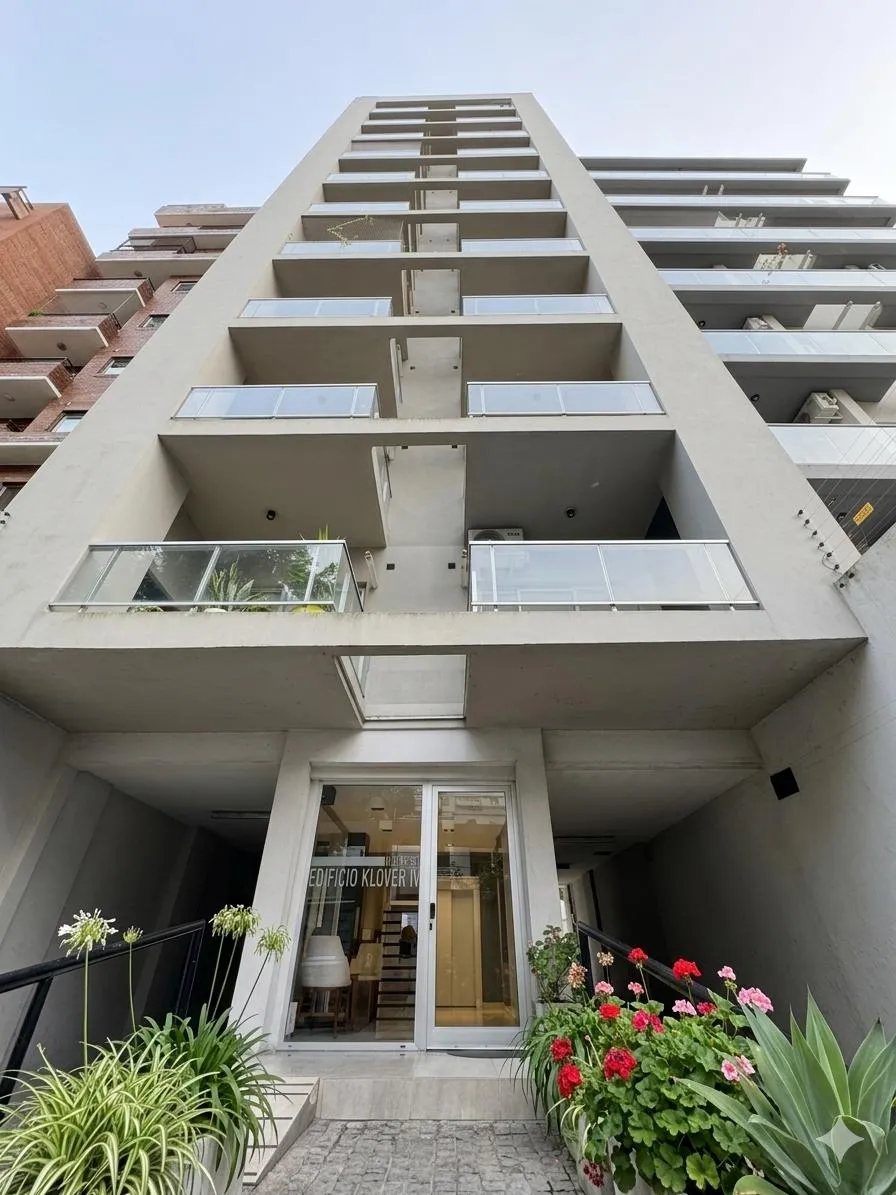 Полуэтажная квартира с 1 спальней и парковочным местом в Quilmes Centro