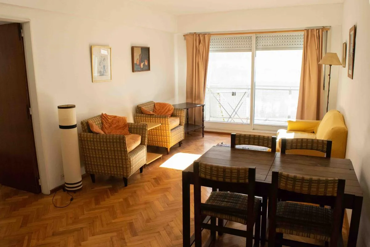 Apartamento de 3 ambientes mobiliado para locação temporária em Martínez