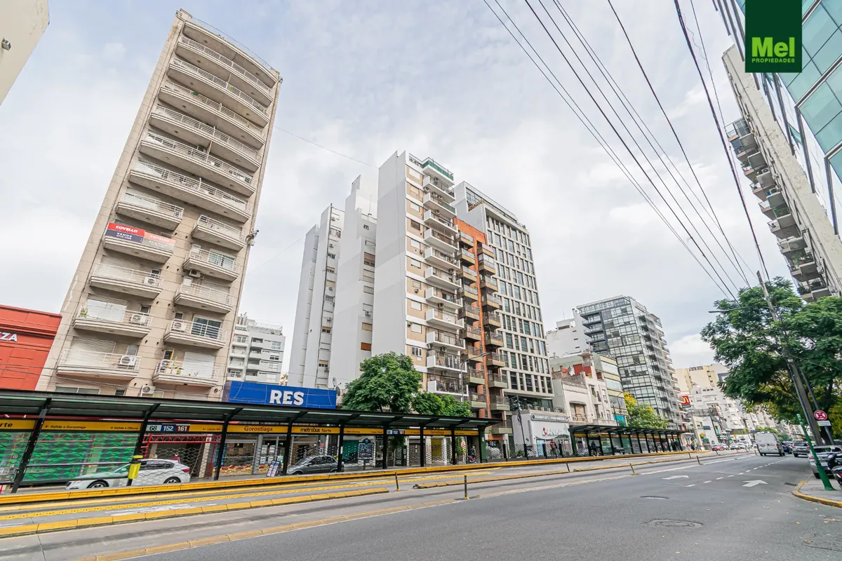 Three-room apartment with parking in Colegiales