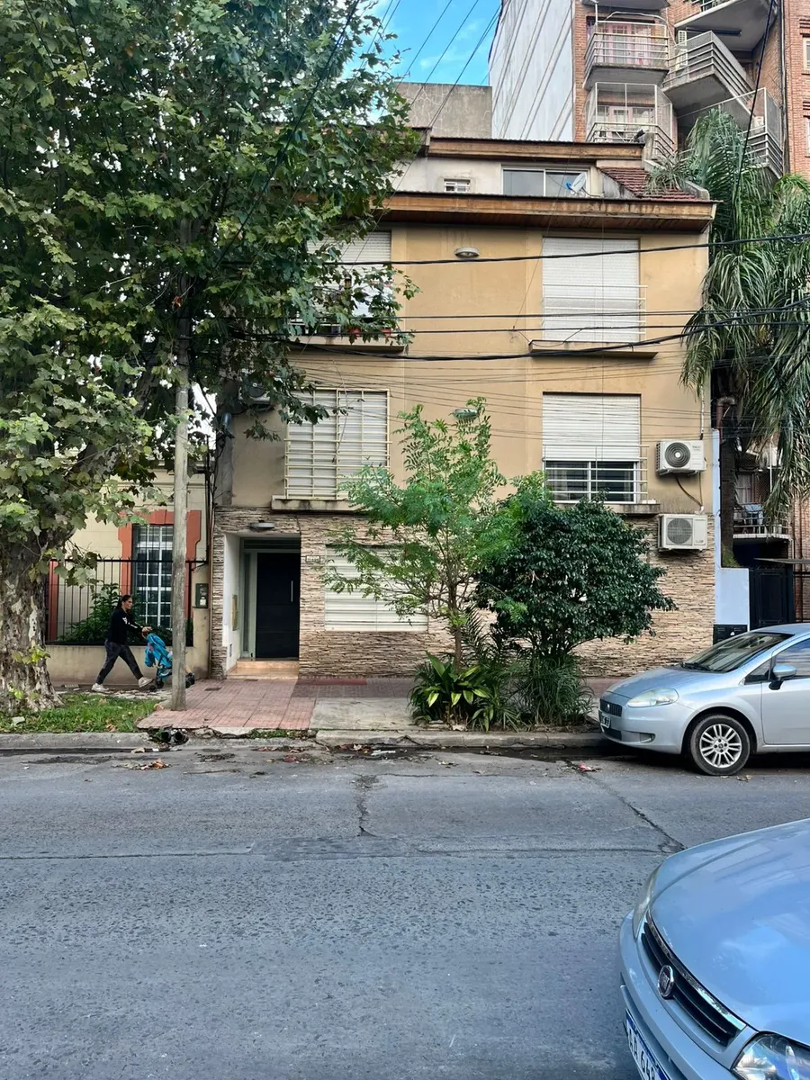 Departamento de 2 ambientes en Morón con patio privado