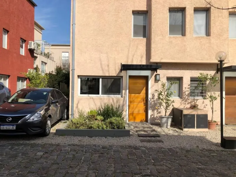 Triplex en alquiler de 3 dormitorios en Las Lomas de San Isidro