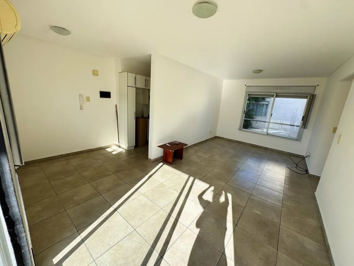 Two-bedroom apartment with balcony in Victoria