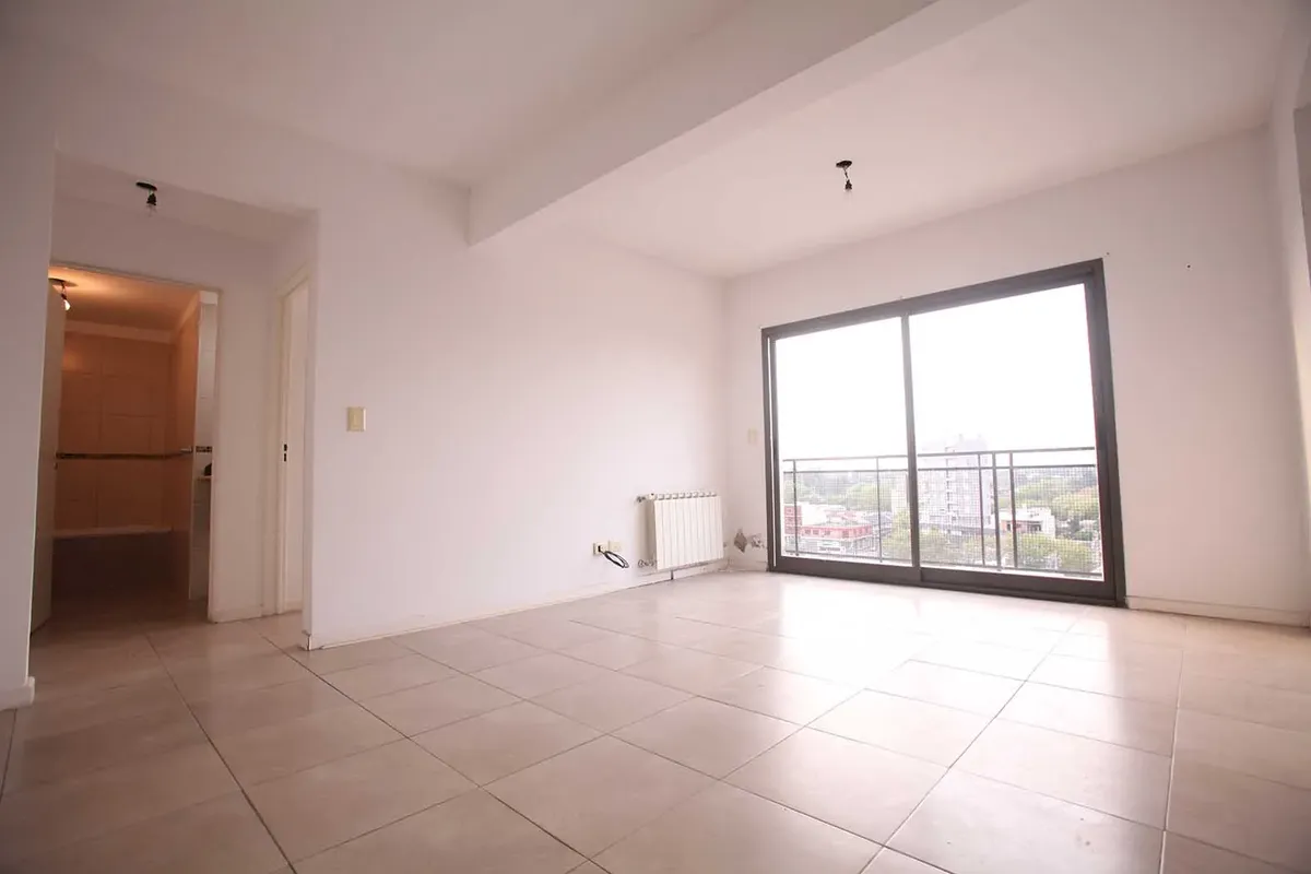 Se Alquila Este Depto De 2 Ambientes ( Un Dormitorio) Con Balcón, En El Centro De Ezeiza, A Media Cuadra De La Municipalidad, Y A Una Cuadra De La Estación De Tren