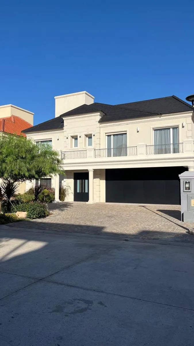 Casa amoblada de 4 dormitorios en barrio cerrado El Resguardo, Ciudad Evita