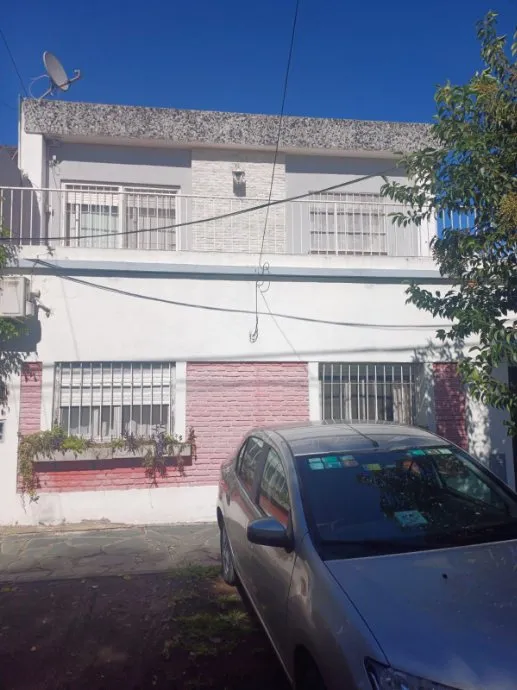 PH de três dormitórios com piscina e quincho no primeiro andar em Ituzaingó Norte