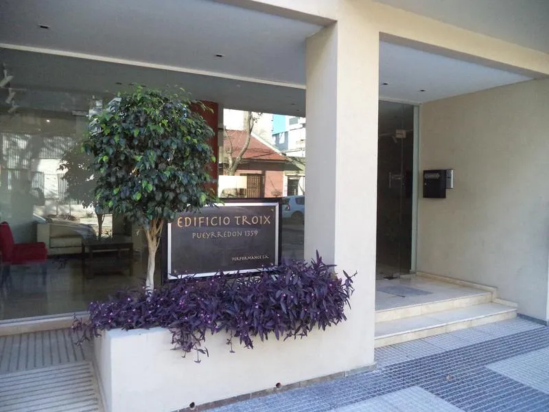 Two-room apartment on the first floor in Banfield Este
