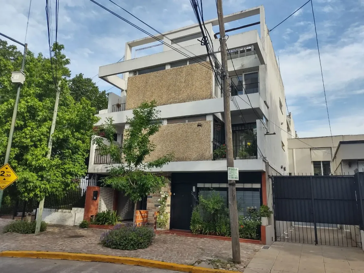 Unfurnished two-room apartment in Acassuso