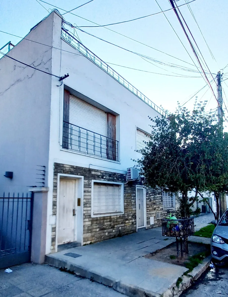 Ground-floor two-and-a-half-room apartment in Ramos Mejia
