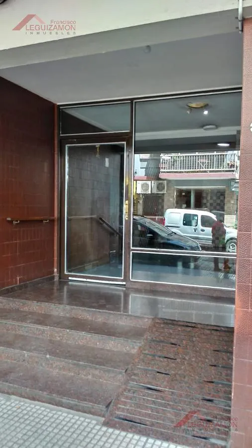 Apartamento de 3 ambientes com varanda e vaga fixa em Floresta