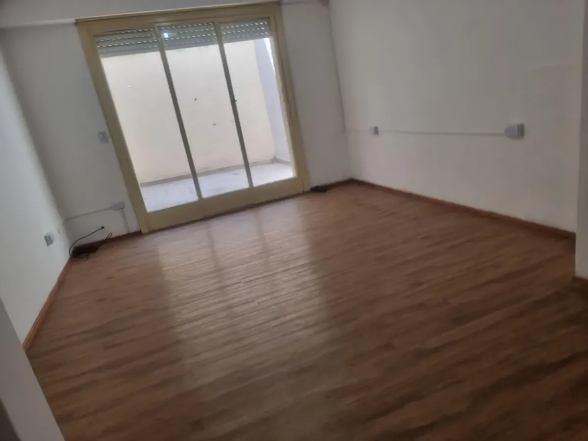 Kitnet com pátio e cozinha independente em Caballito