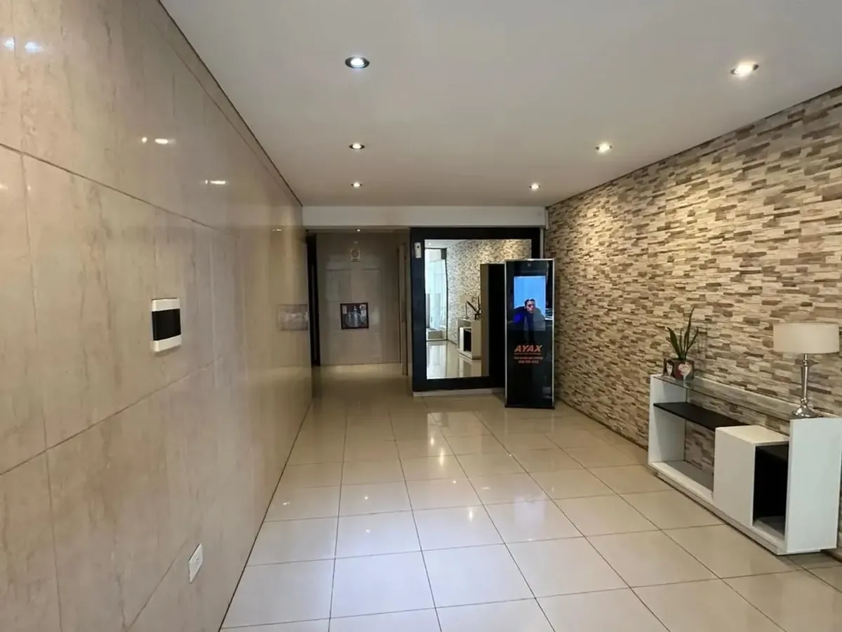 Bright two-bedroom apartment in Flores