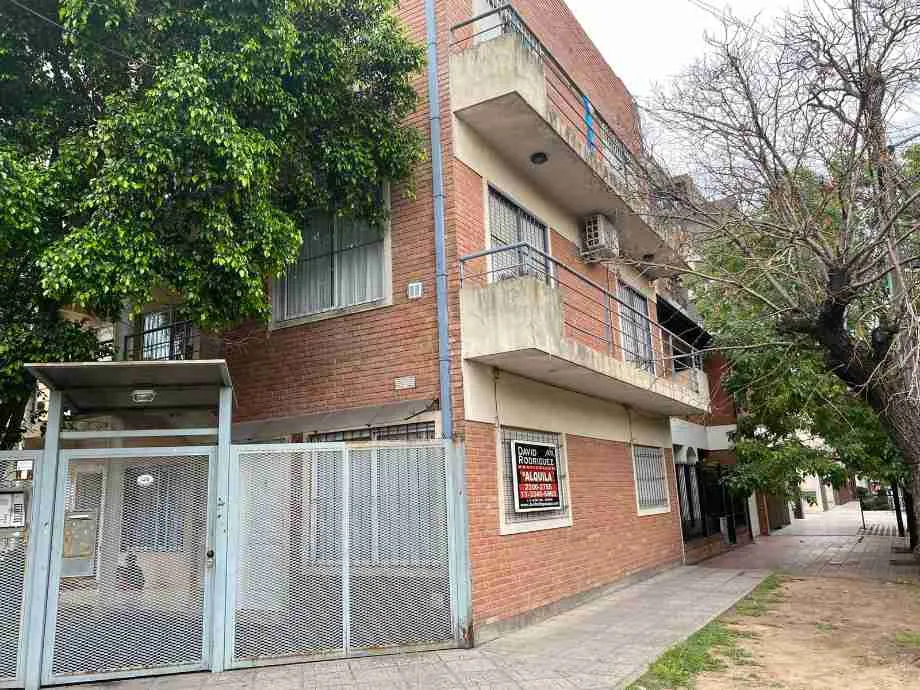 Departamento de 2 ambientes con cochera en Morón Sur