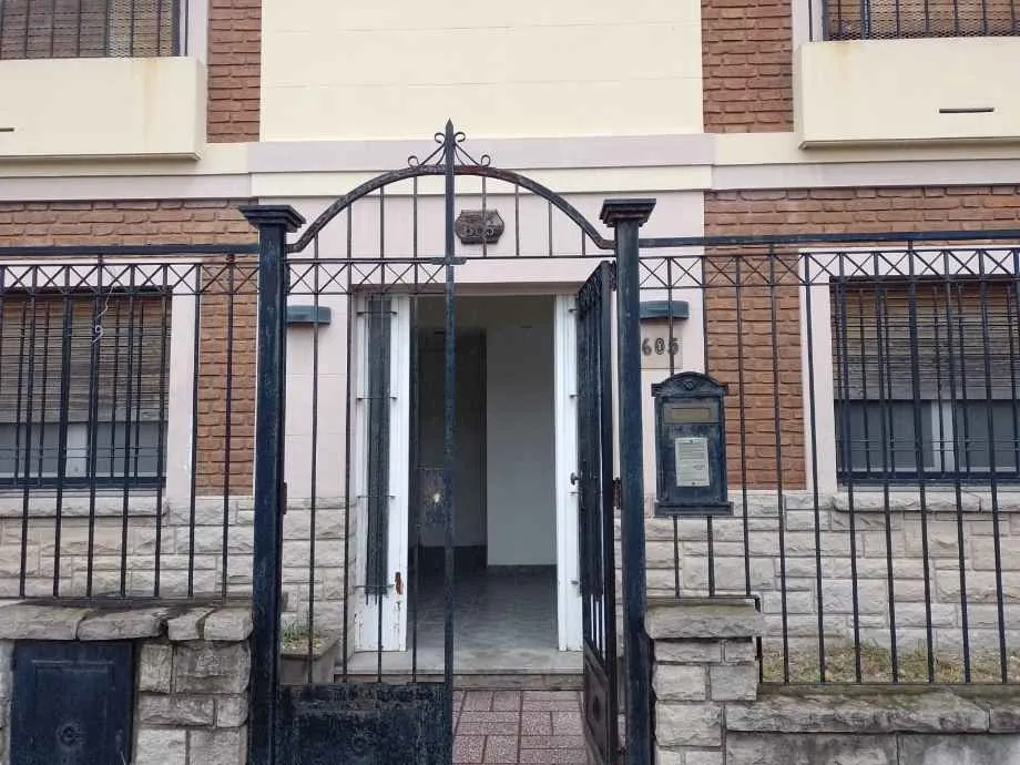 Apartamento de 2 ambientes no primeiro andar em Morón Sur