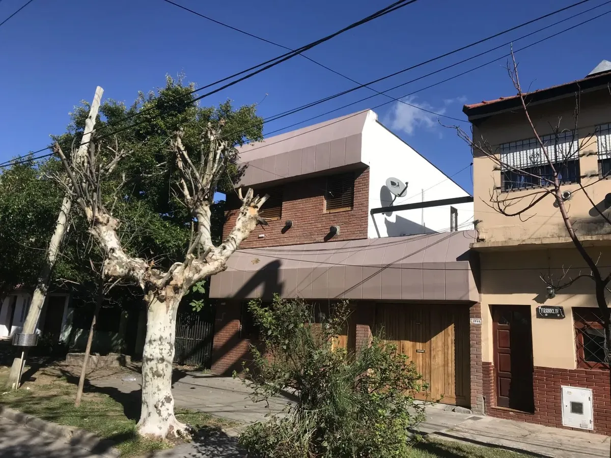 Departamento de 2 ambientes en planta baja sin expensas en Vicente López