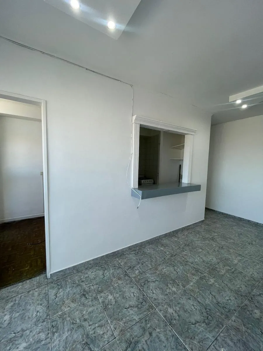 Квартира с тремя комнатами в Avellaneda