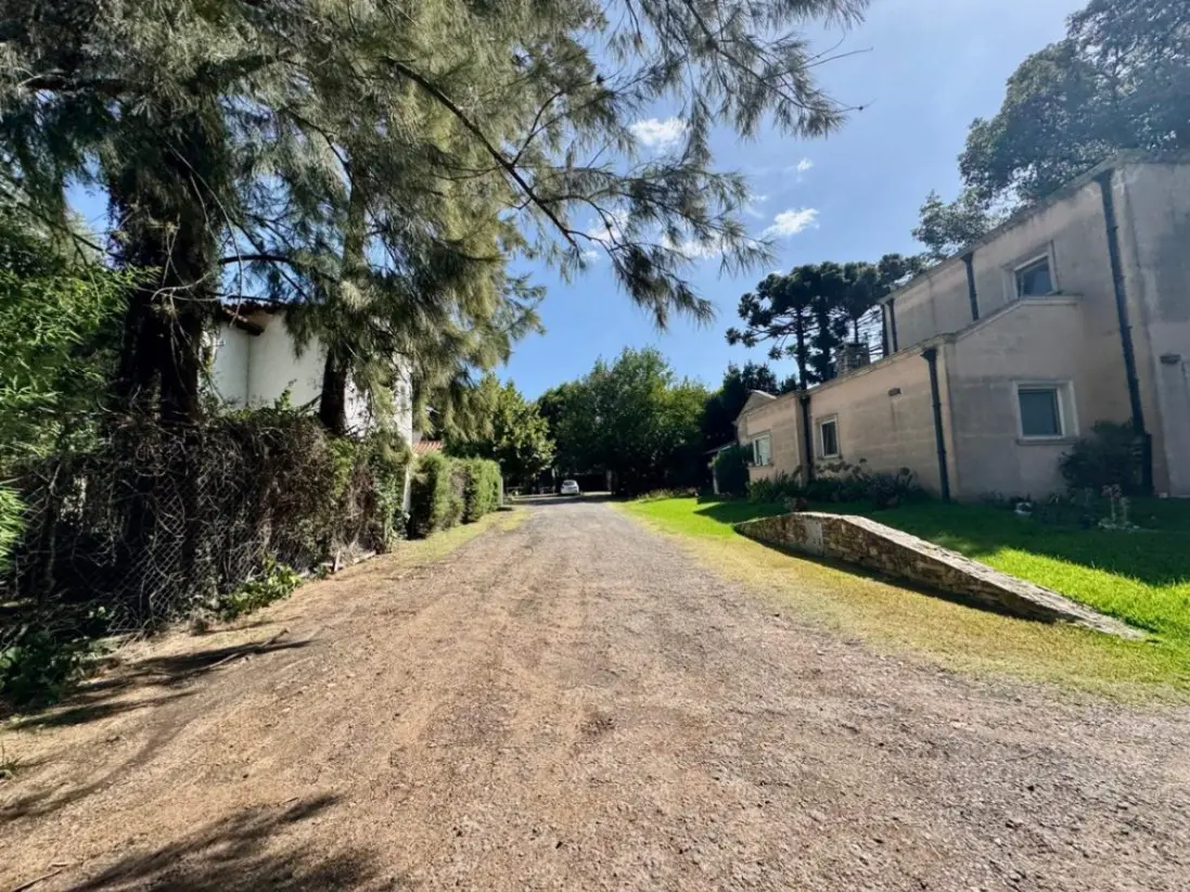 Casa com 3 dormitórios em Parque Leloir, Ituzaingó