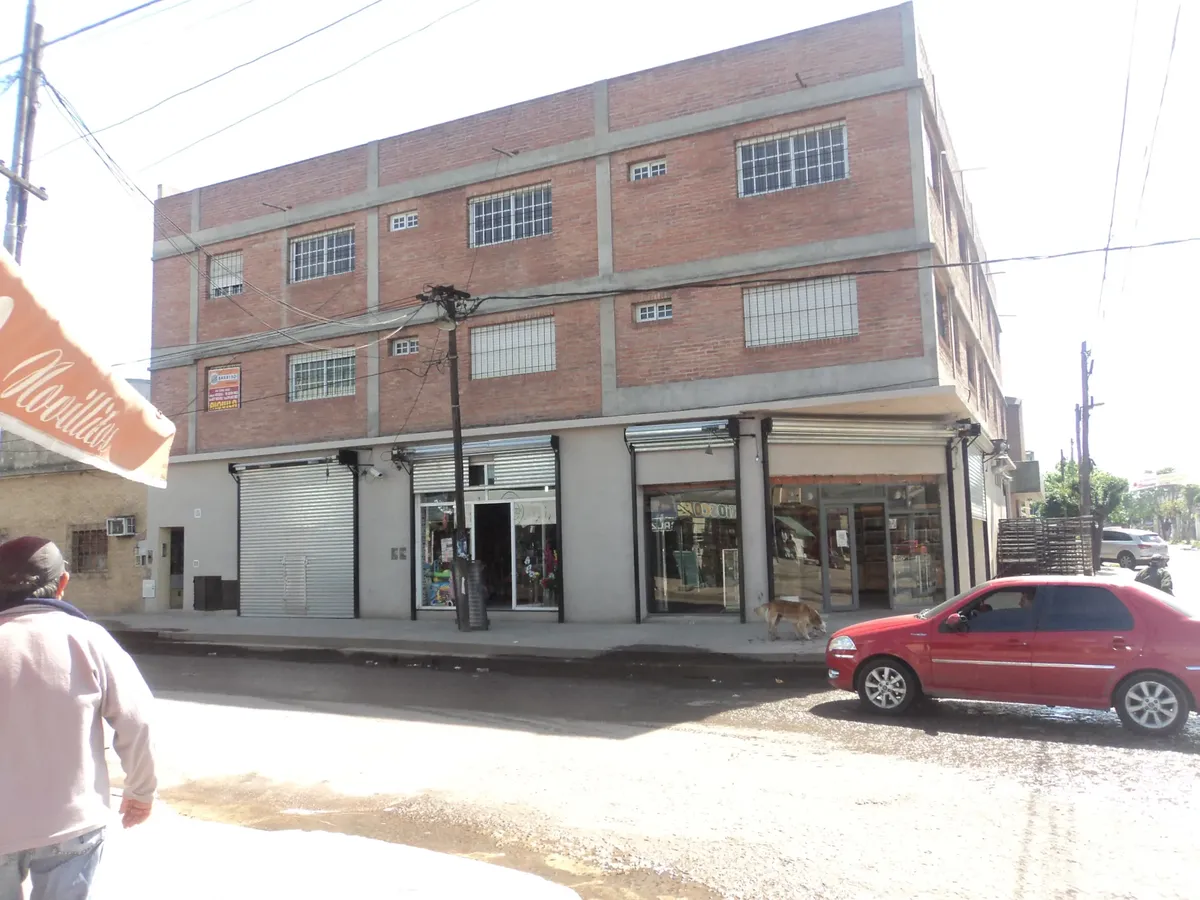 Departamento de 2 ambientes en zona comercial G. Catan