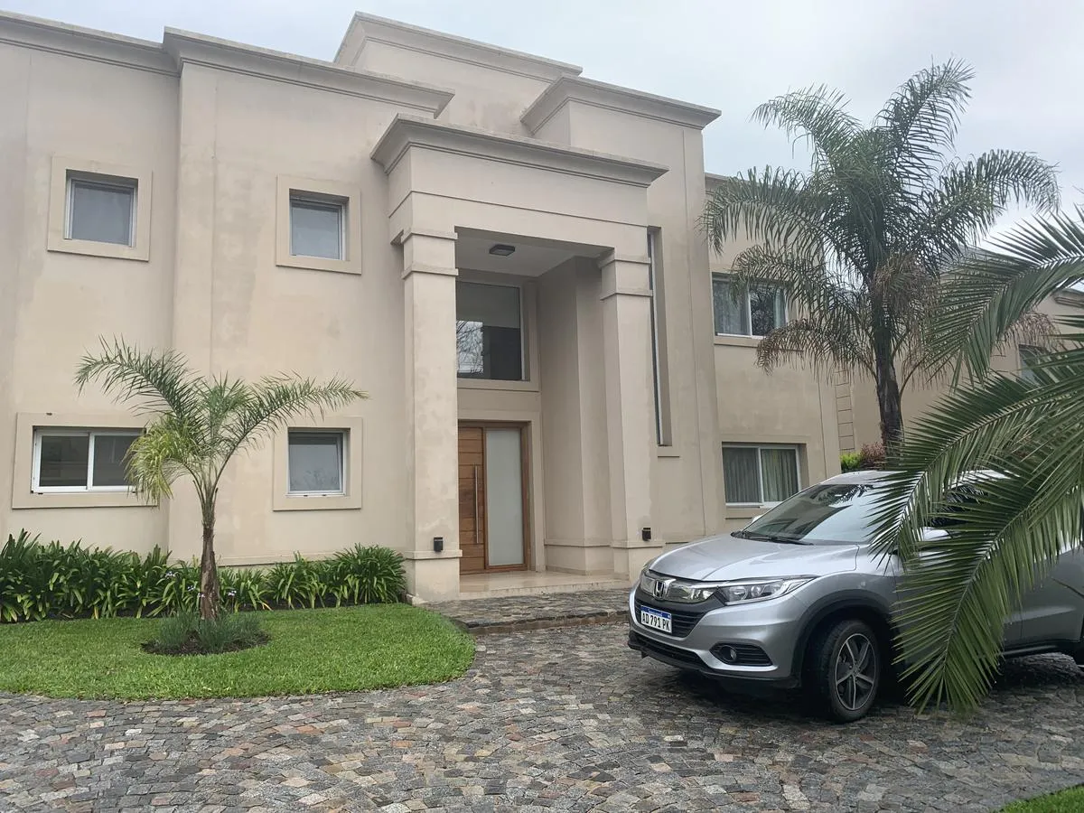 4-bedroom house for rent by the golf course in San Isidro Labrador, Tigre