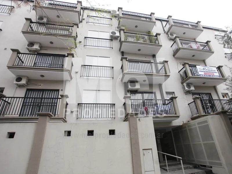 Two-room apartment with balcony and pool in Villa Urquiza