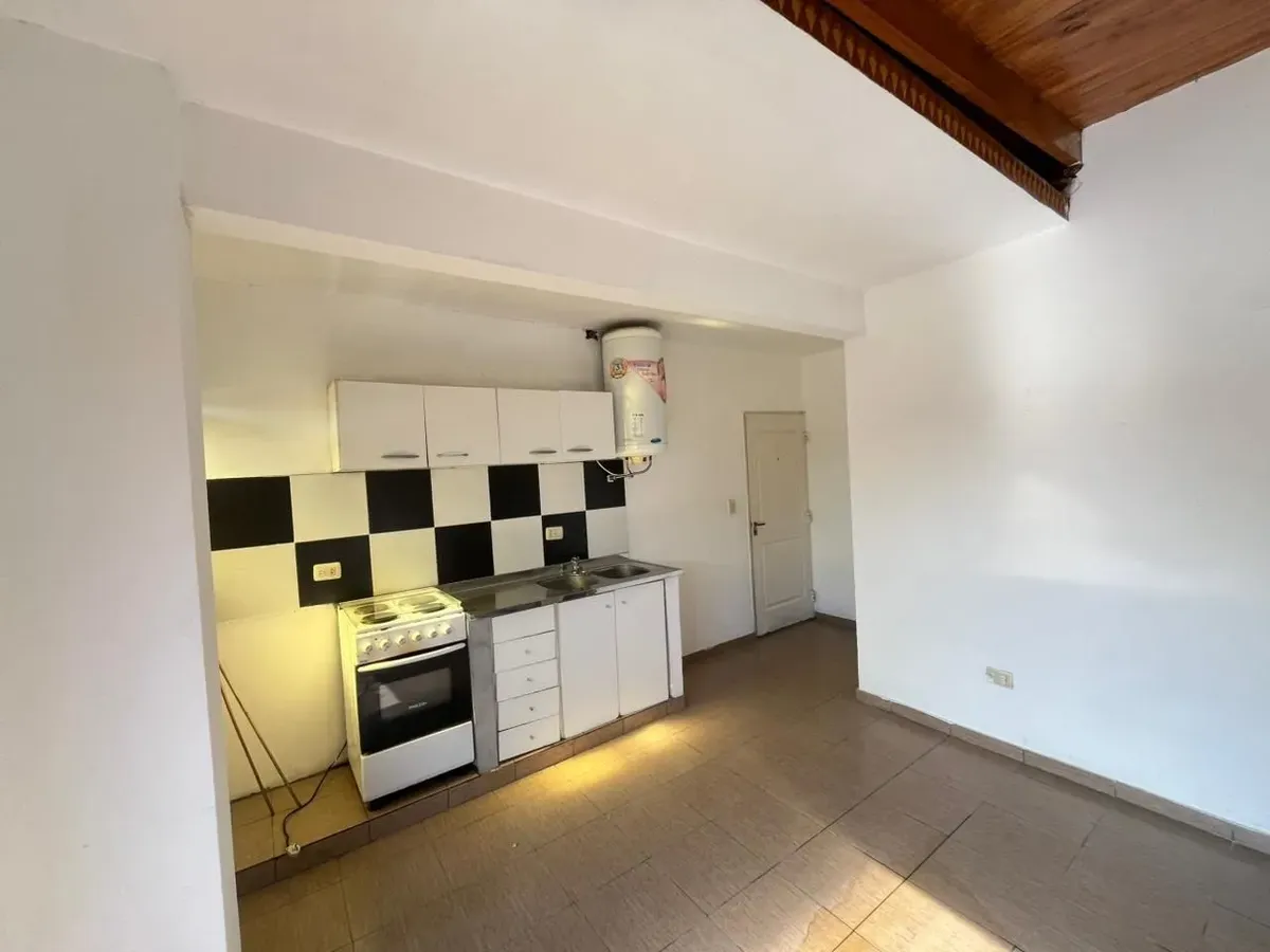Apartamento de 3 ambientes com 2 dormitórios para alugar em Flores