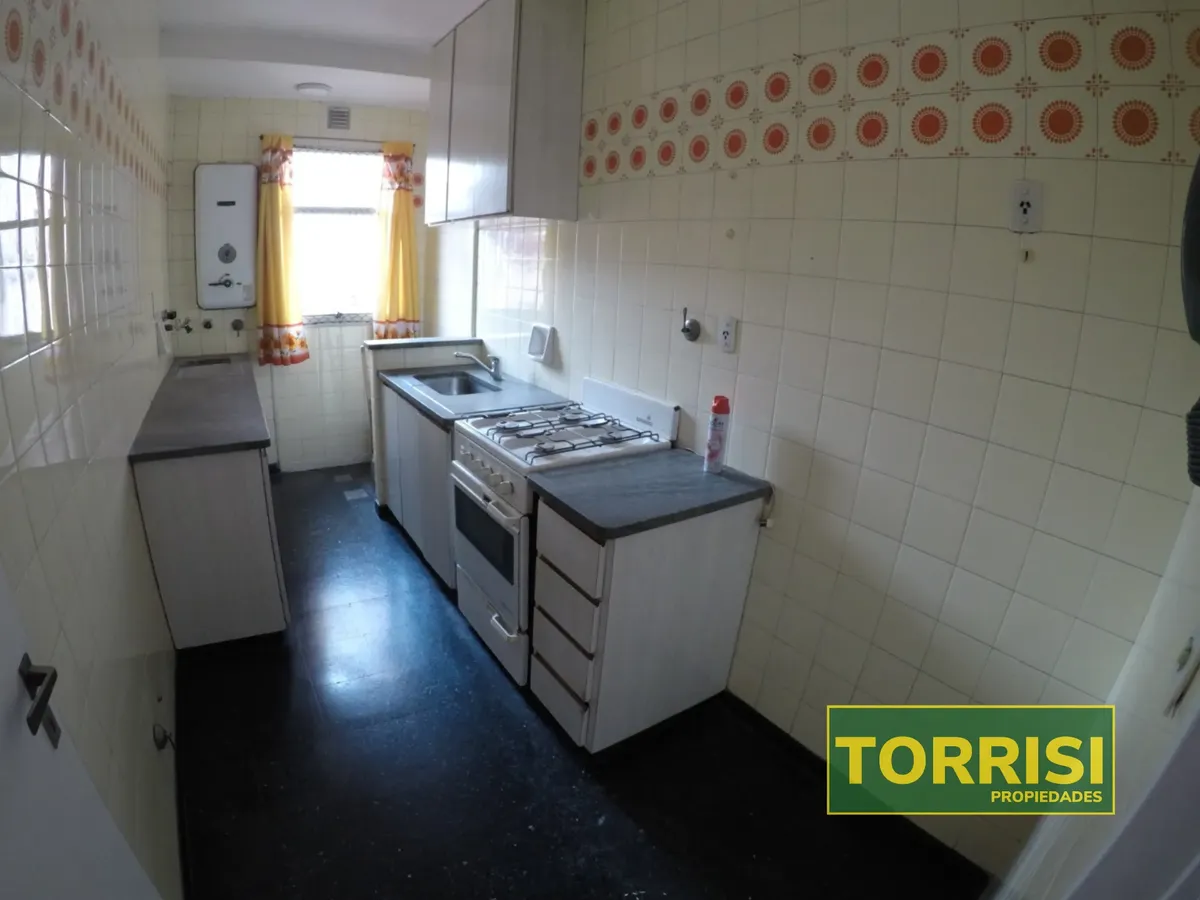 Departamento de 2 ambientes con balcón en San Cristóbal