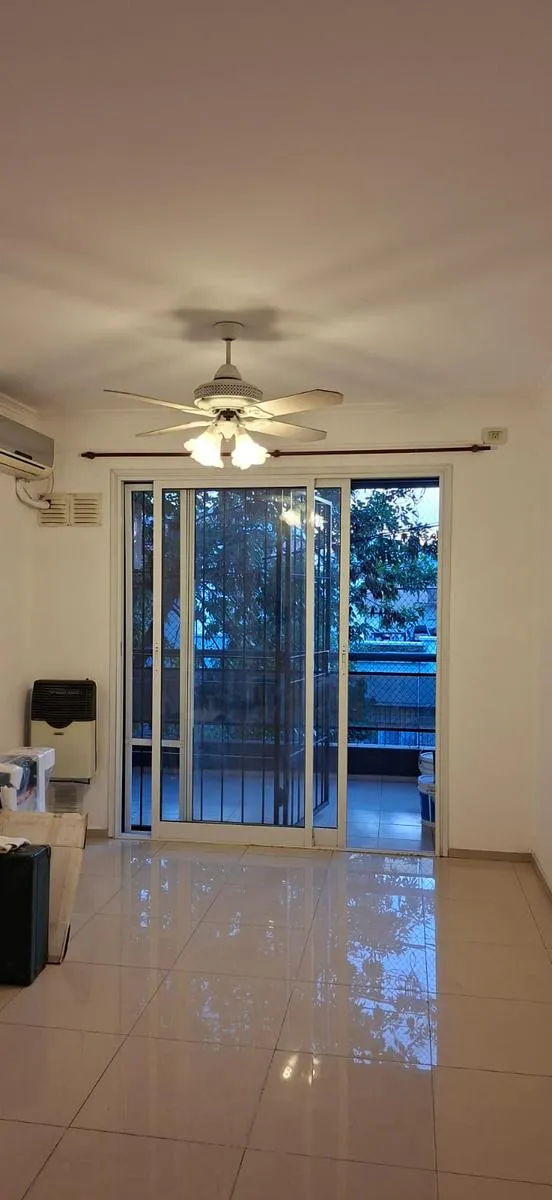 Трёхкомнатная квартира с террасным балконом в Villa Pueyrredón