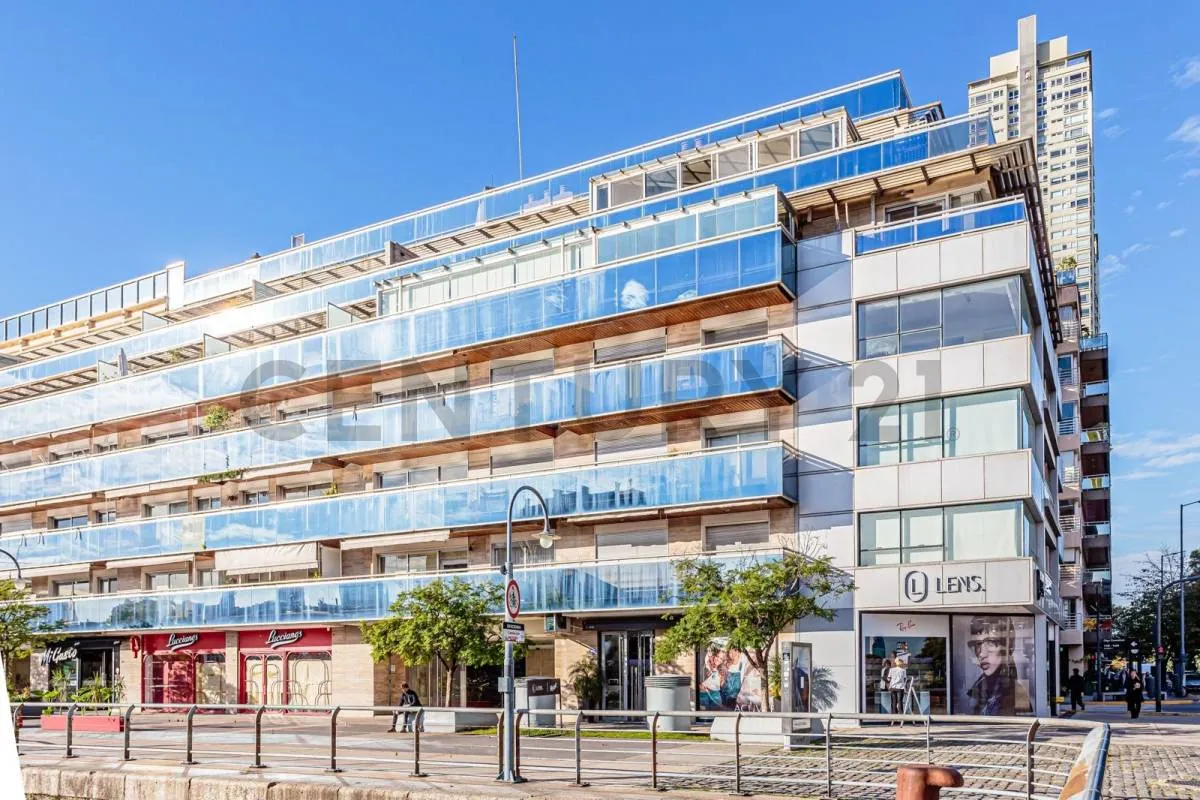 Apartamento de dois ambientes com 1 quarto e varanda em Puerto Madero