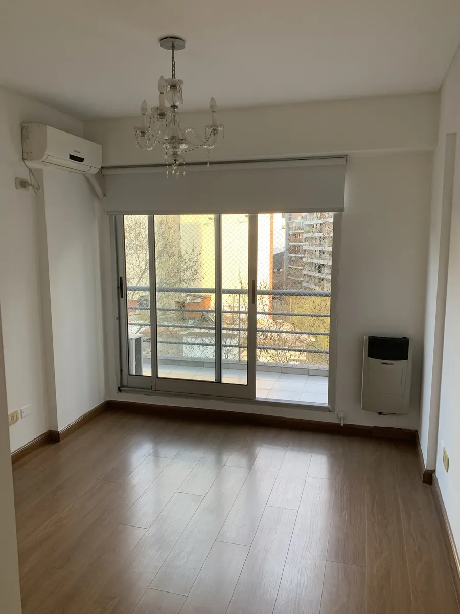 Apartamento meio andar de três ambientes com 2 suítes em Belgrano