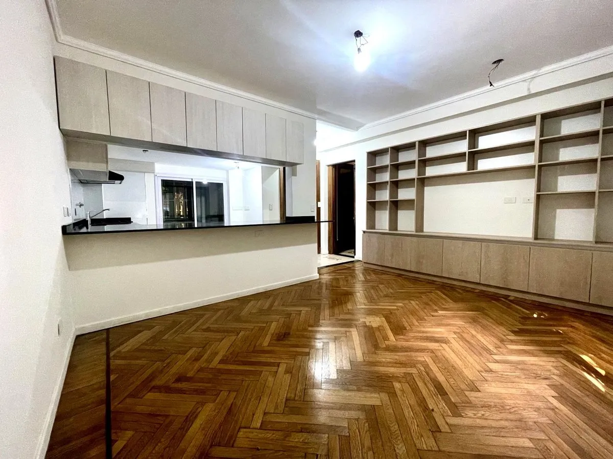 Refurbished three-room apartment in La Isla, Recoleta