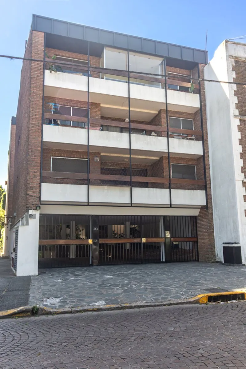 Two-room apartment with parking in Buenos Aires (San Isidro)