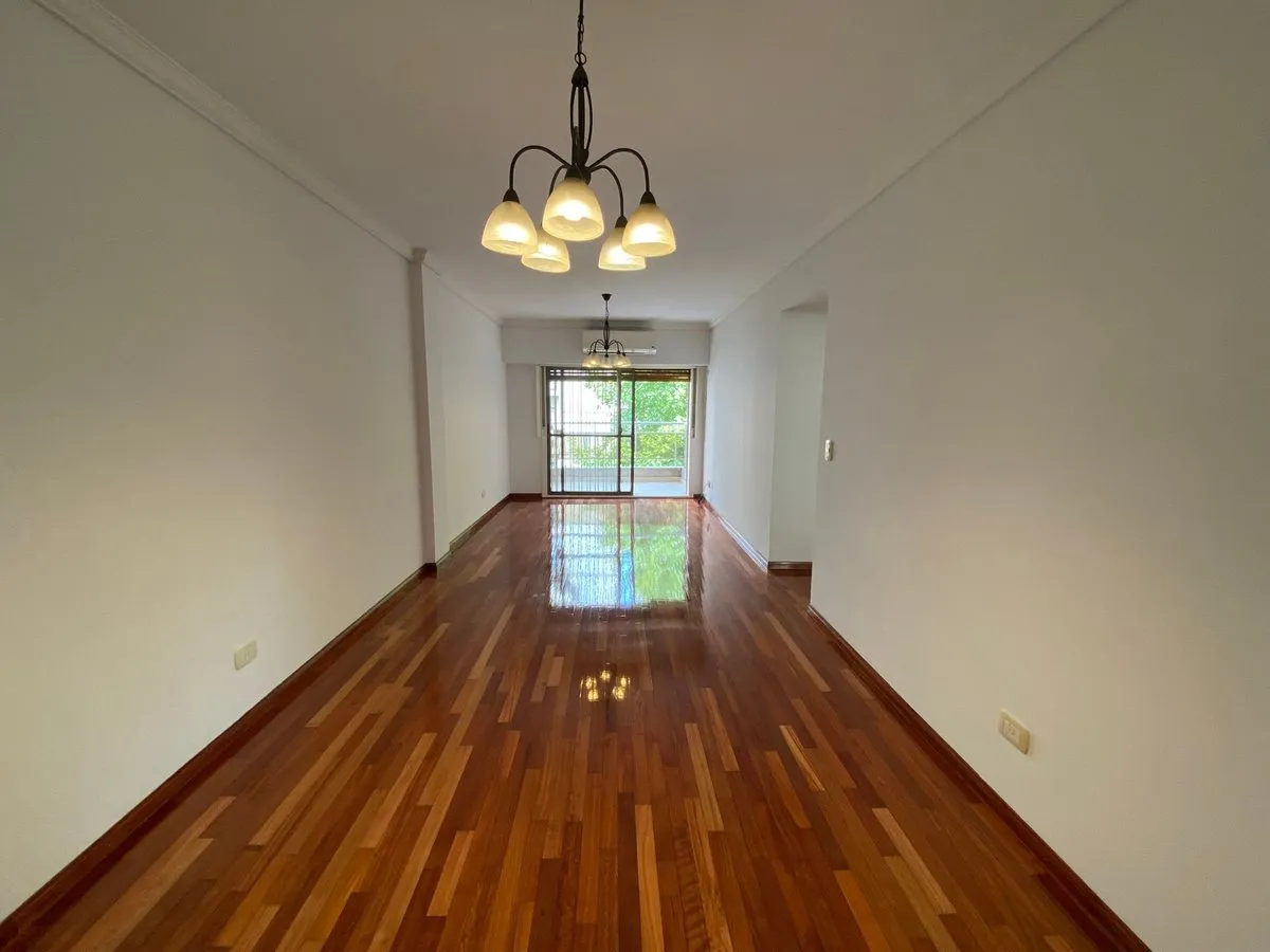 Apartamento de três ambientes com vaga fixa em Almagro