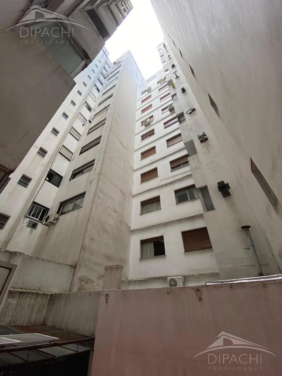 Departamento de 4 ambientes con balcón y patio en Avellaneda Centro