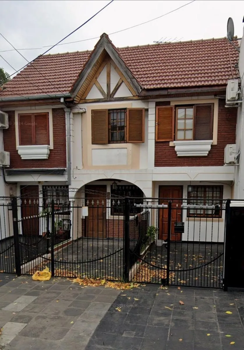 Duplex three-room apartment with parking in Ramos Mejía