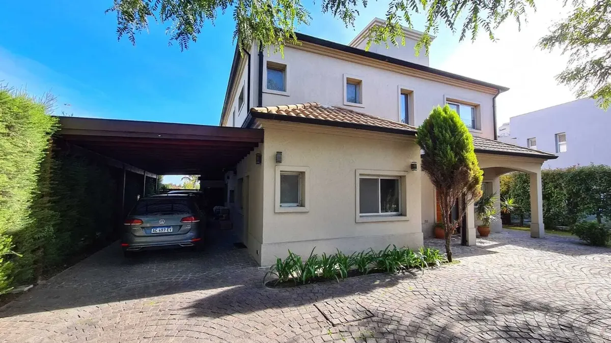 Furnished four-bedroom house for annual rent in Tigre