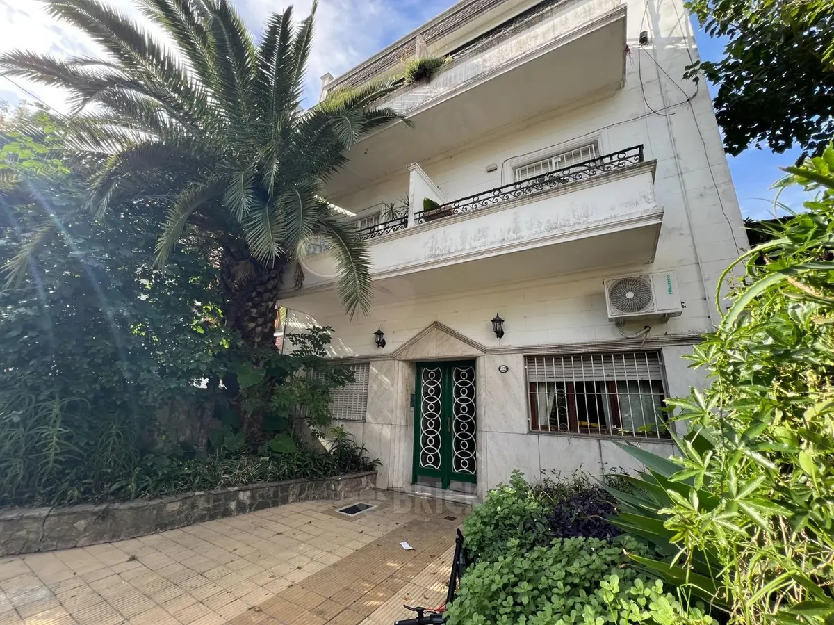 Two-room half-floor apartment with balcony in Villa Urquiza