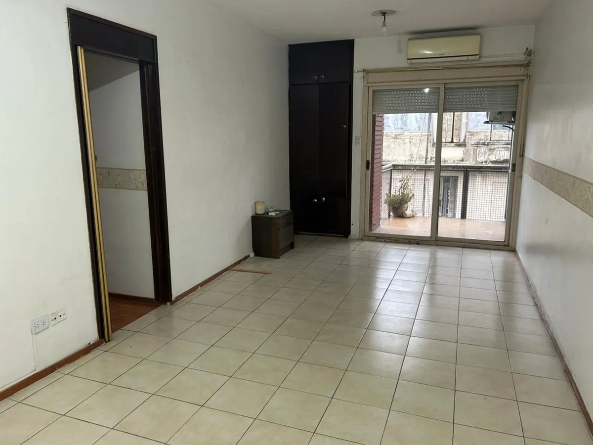 Departamento de 3 ambientes con cochera en Balvanera