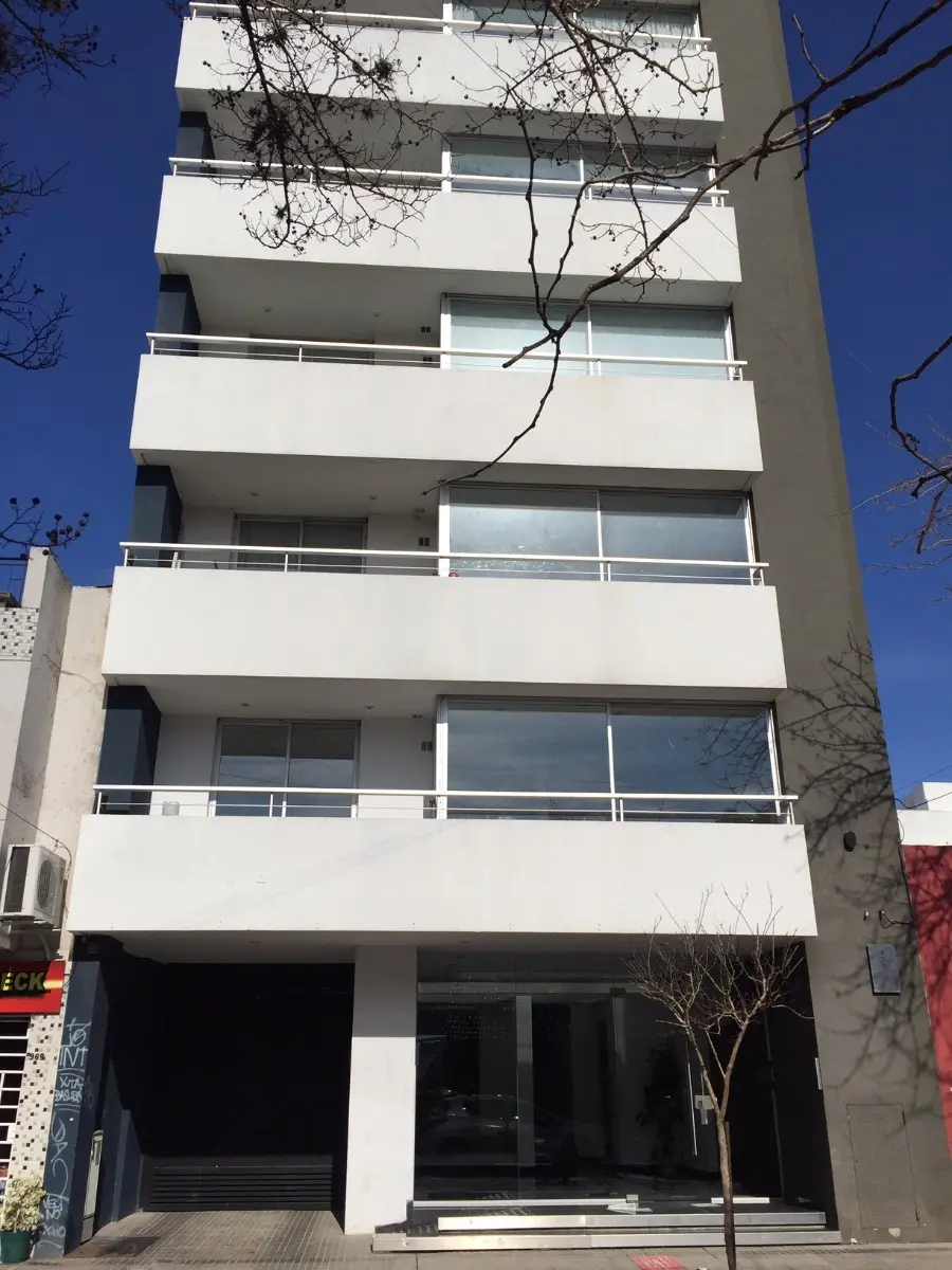 Apartamento de 2 dormitórios para alugar em La Plata com varanda